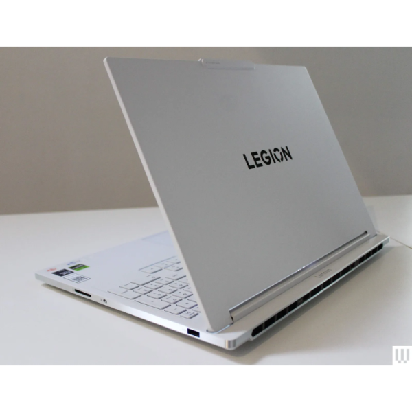 Lenovo Legion 7i 16" – Intel Core Ultra 7 (Glacier White)